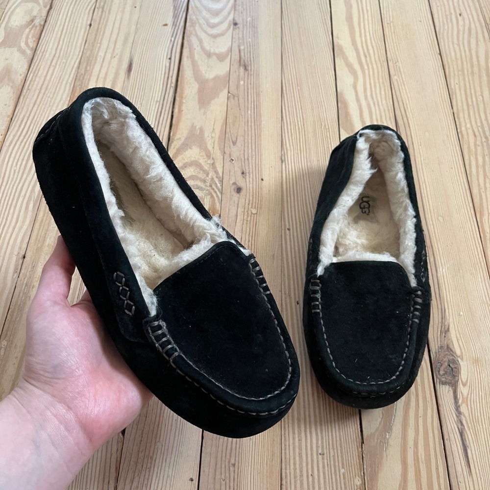 UGG Ansley Black Suede Sheepskin Lined Moccasin Slippers Womens 7 comfort casual